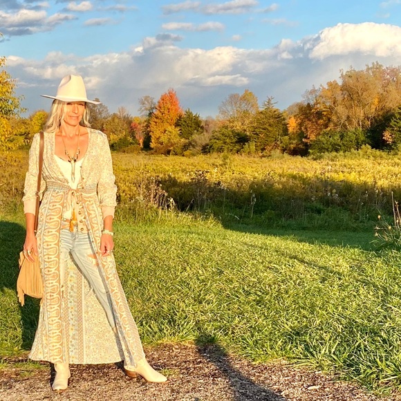 HELLO BEAUTIFUL POSHERS✨ - Picture 7 of 10